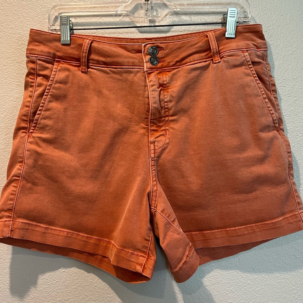 Studio Blue shorts in orange red. Size 31.